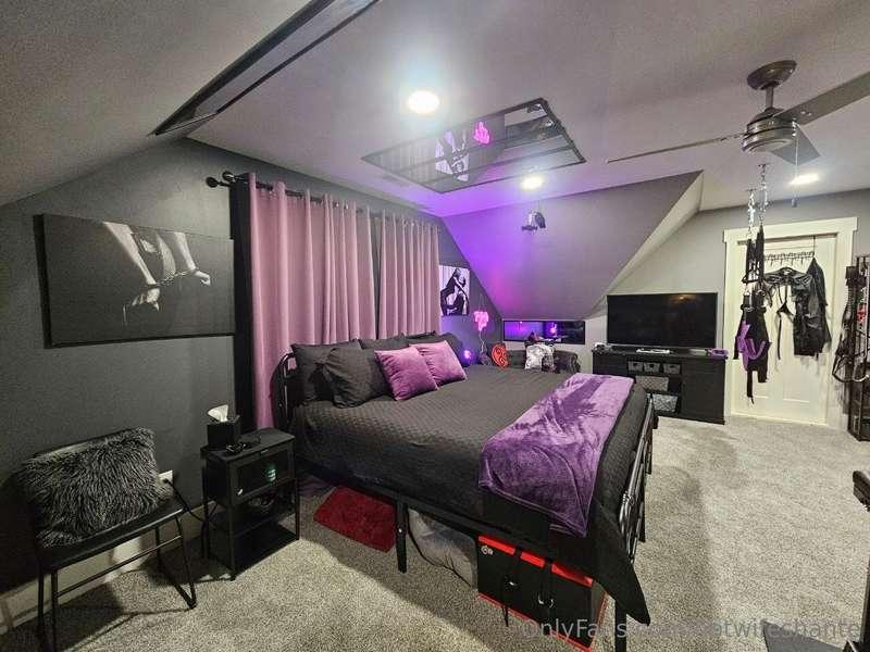 Welcome to my playroom. Where would you start? What would yo..