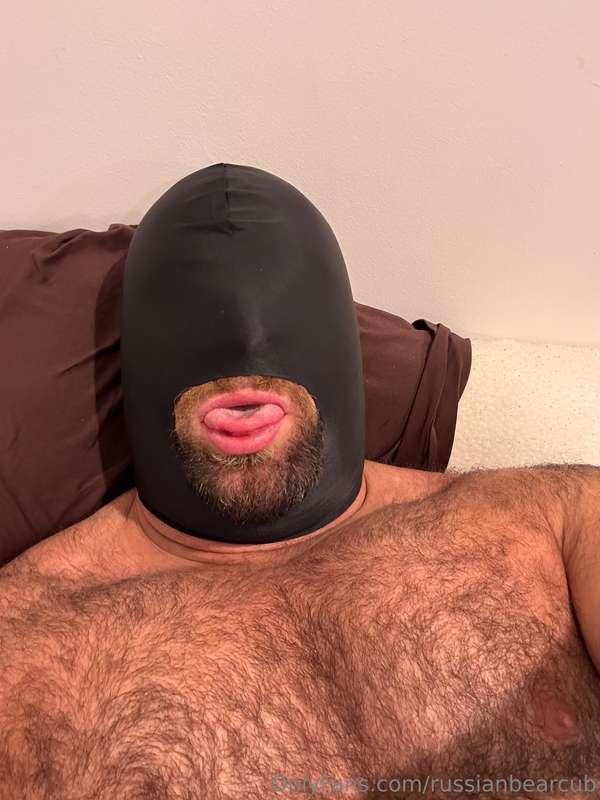Happy Friday. Tomorrow’s video is outdoor jerkoff. Toes in t..