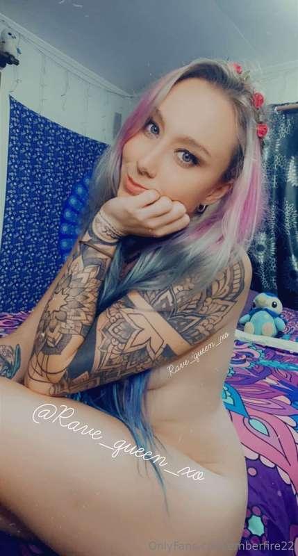 💜RAVE QUEEN💜Over 3 years of content on my paid page! 😈😈 Bise..