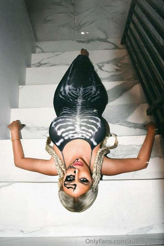 skeleton but make it sexy