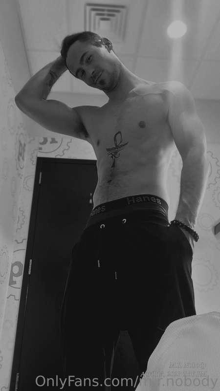 Need a workout buddy to go tanning with!
