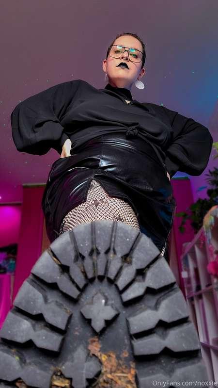 My boot's dirty. Who's gonna clean it?