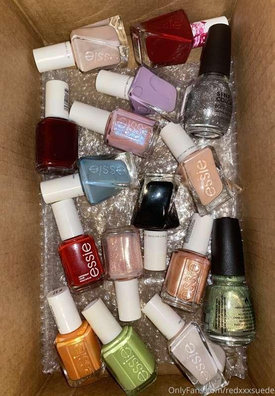Late night packing~ my favorites of my nail polish collectio..
