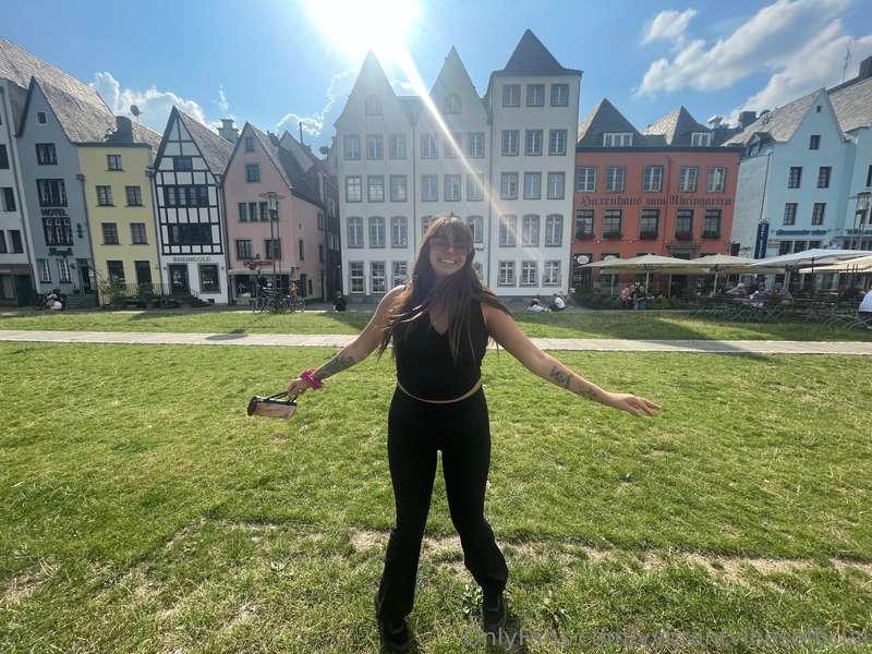 Good vibes only—curated by yours truly 💿💖