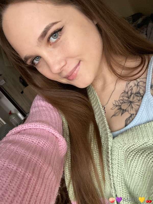 This sweet girl wanted to be in your arms 💕