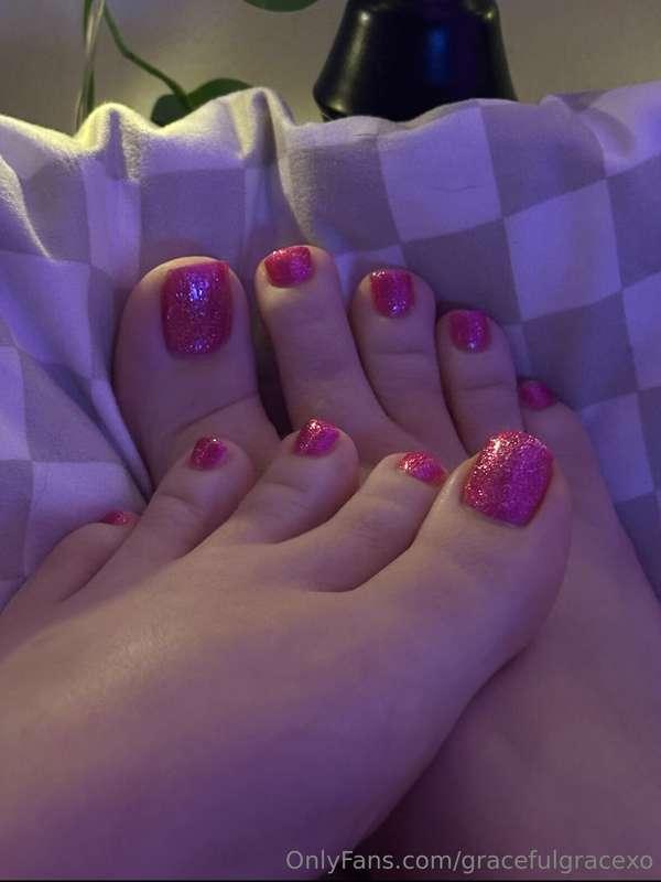 Fresh pedi rate the toes 1-10 💗💗💗