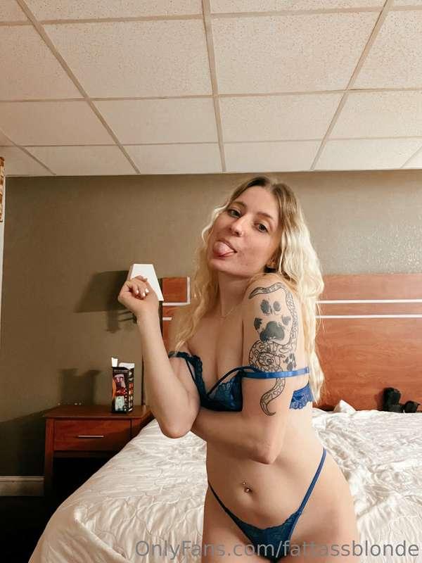 fattassblonde image #0