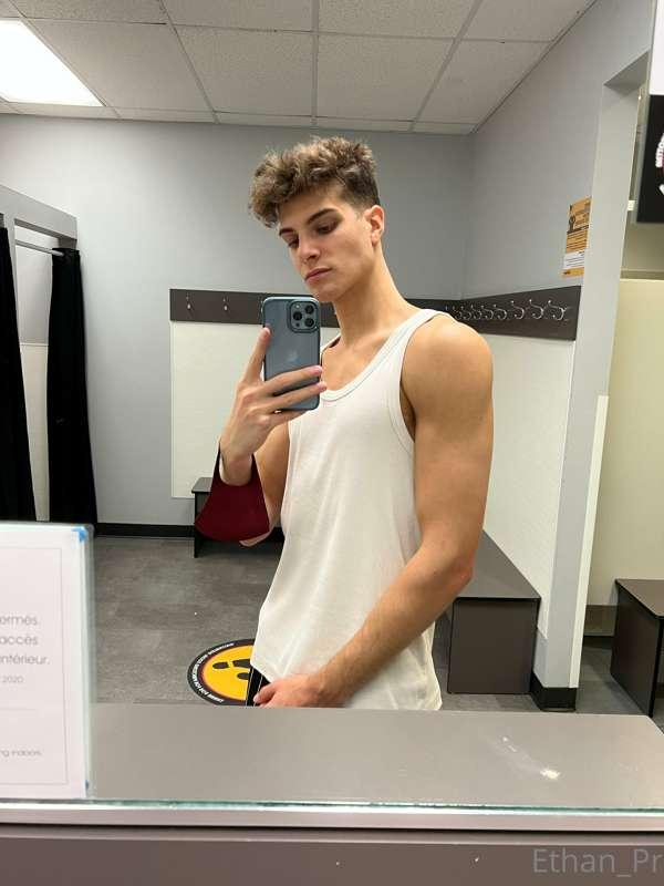 Back to the gym!! Gotta look sexy for the summer🥵