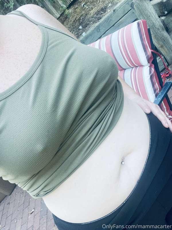 Goooood morning everyone!!  Happy Saturday! 
Offering girlfr..
