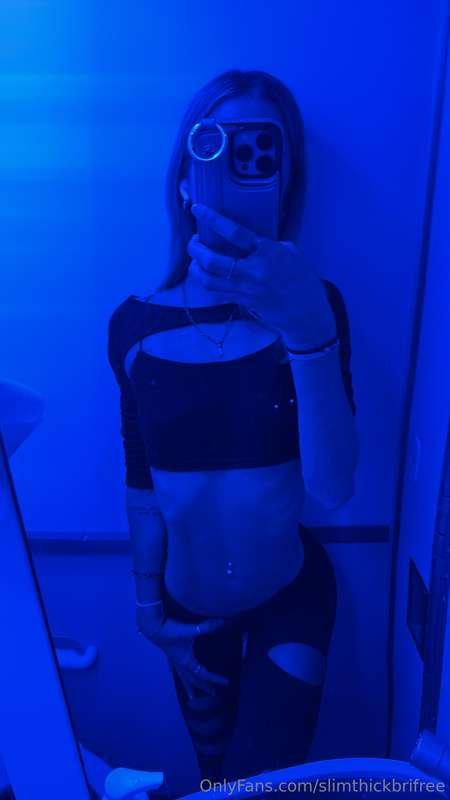 Dripping in blue, waiting for u… 💙😝