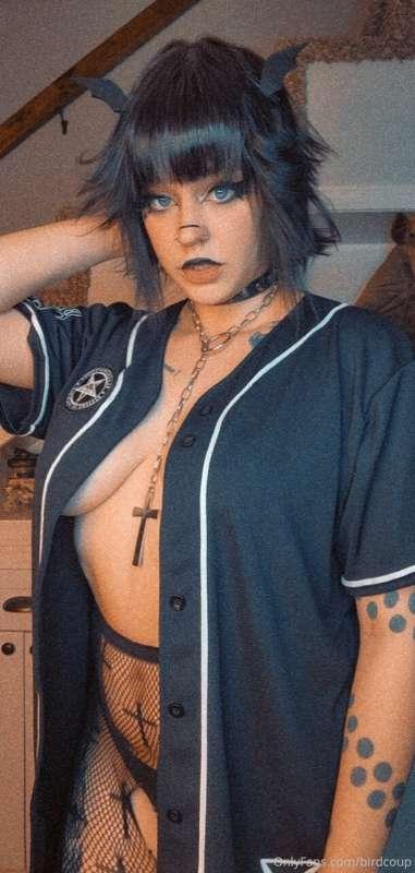 How hot is this look?? 😛🥵

A few fun pictures, and some litt..