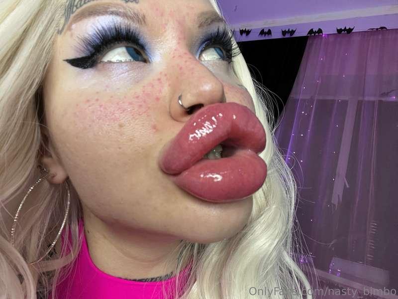 Just imagine your cock between them 🥟🍆🥟