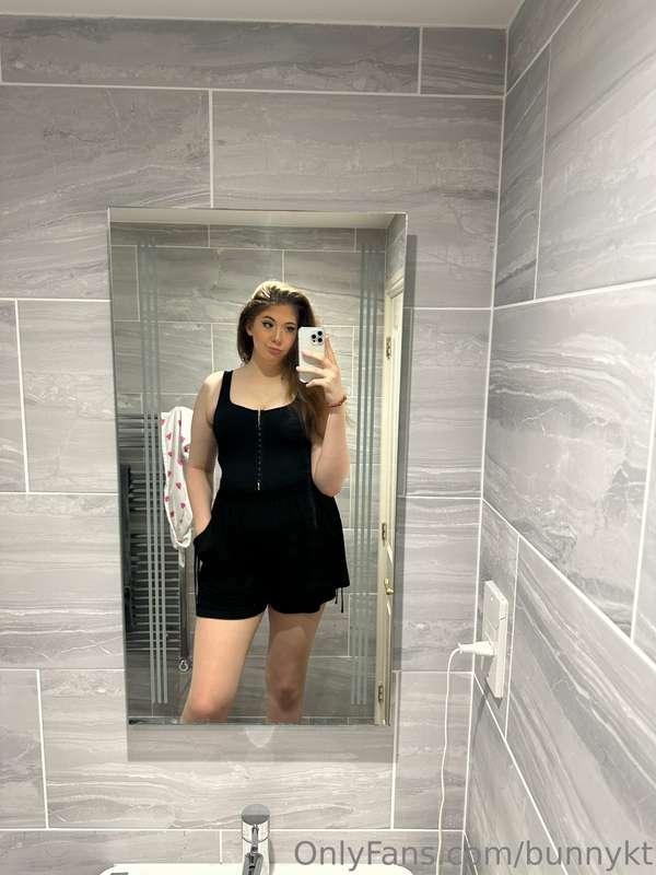 Tall girl problems: I finally found a mirror that’s high eno..