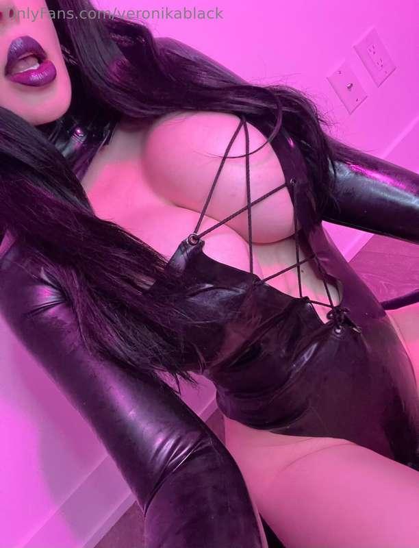 Latex milf 💦