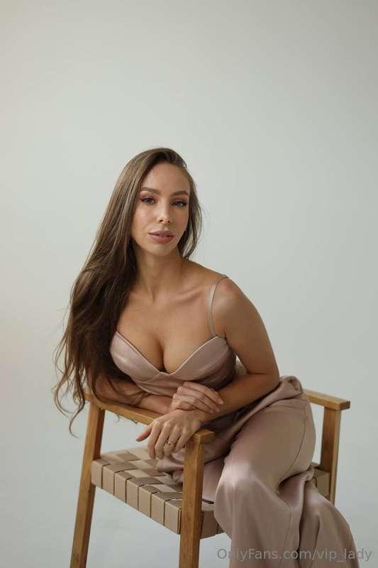 To love and be loved is to feel the sun from both sides 😘