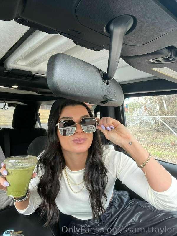 sunnies on and i’m feelin goodddd