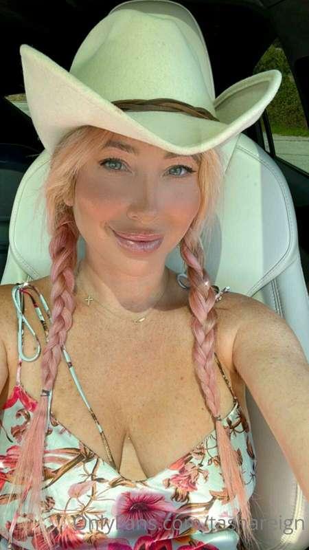 I think this hat is cute! What do you think? ❤️‍🔥