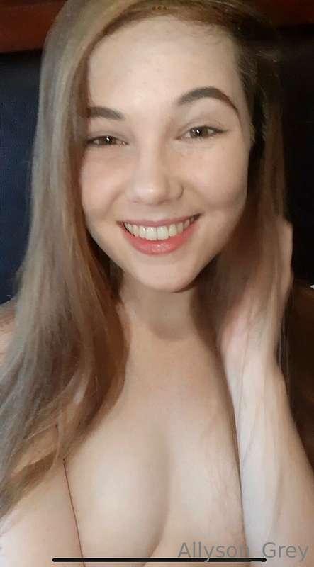 allysongreyxo image #0