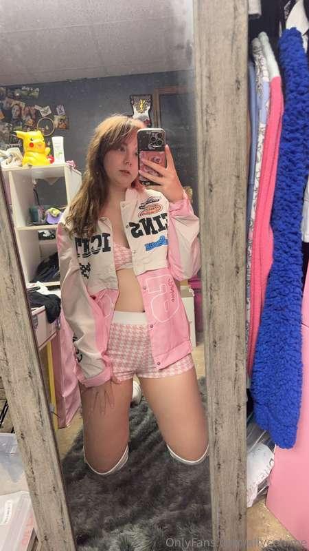 Would you take me on a date to the drag races in this? 🏎️🏎️🏎..