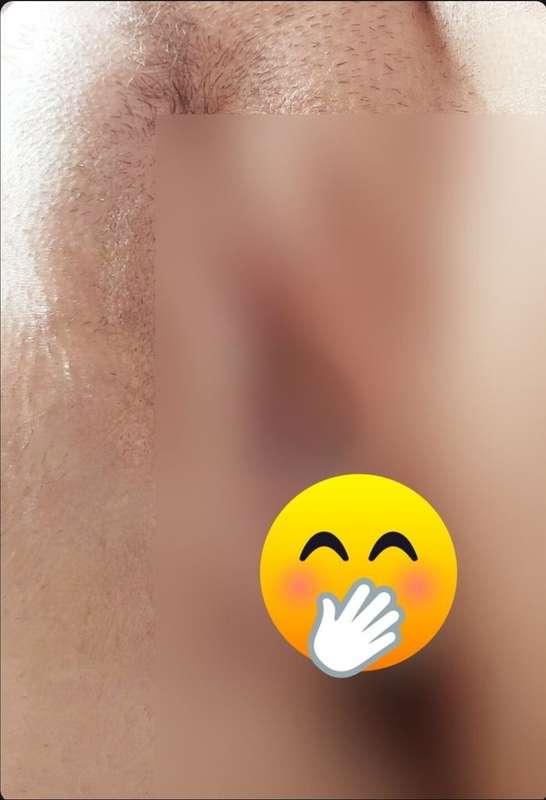 Master dumped a huge load in my pussy, watch it drip out 🥵....