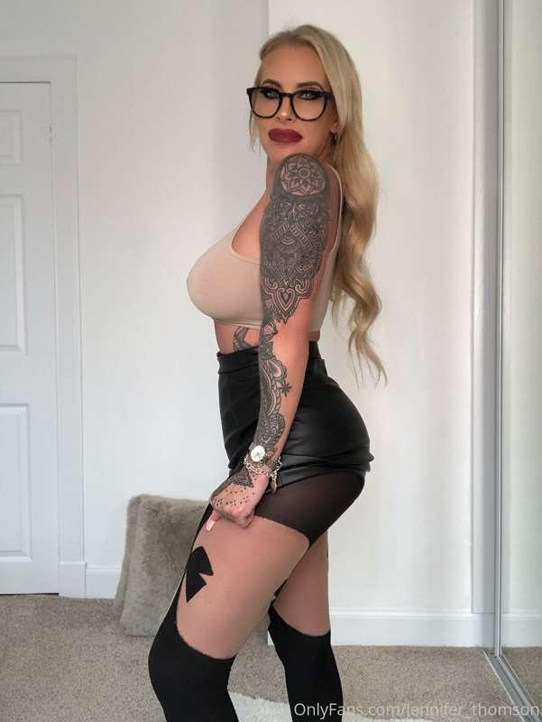 Slide me to the side ... do you like my pantyhose??