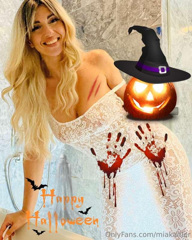🎃 Trick or treat? I’ve got both ready for you… if you dare 😈..