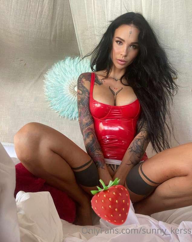 🤤🤤🤤 do you live eat strawberries 🍓?😈🔞🔞