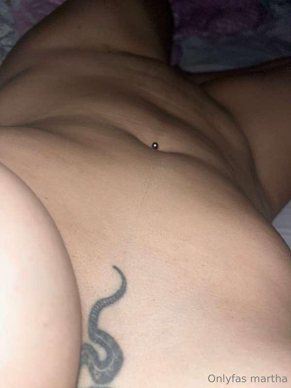 A dormir sin ropita porque hace calor solo me hace falta una..