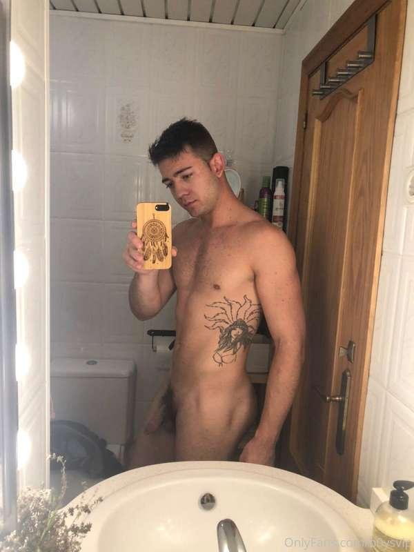 volunteers to enter the shower with me ?? we can give oursel..