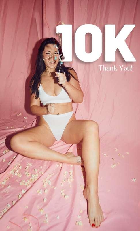 I just it 10k subscribers on Youtube!!! I'm so happy and hon..