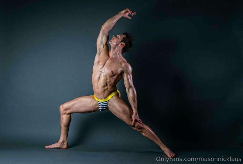 Gotta stretch before we fuck.🙆🏻‍♂️💦