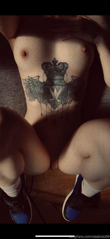 Knyt skolissene mine, slave!!😉😈