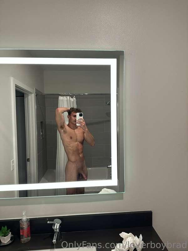 I’m not going to lie this mirror was so tall I was on my tip..