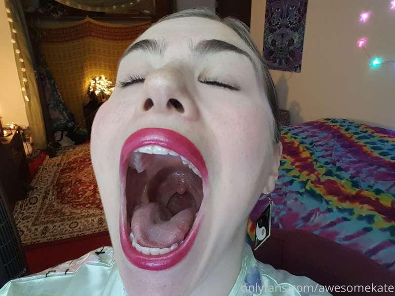 i really need a mouth check! u got a specific tool for it?