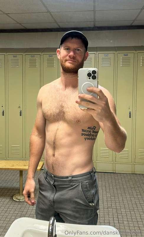 Had to change my shirt so I took a little picture between sh..