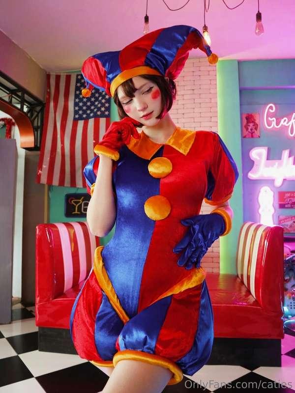 Wanna clown around? 🤡 msg me 