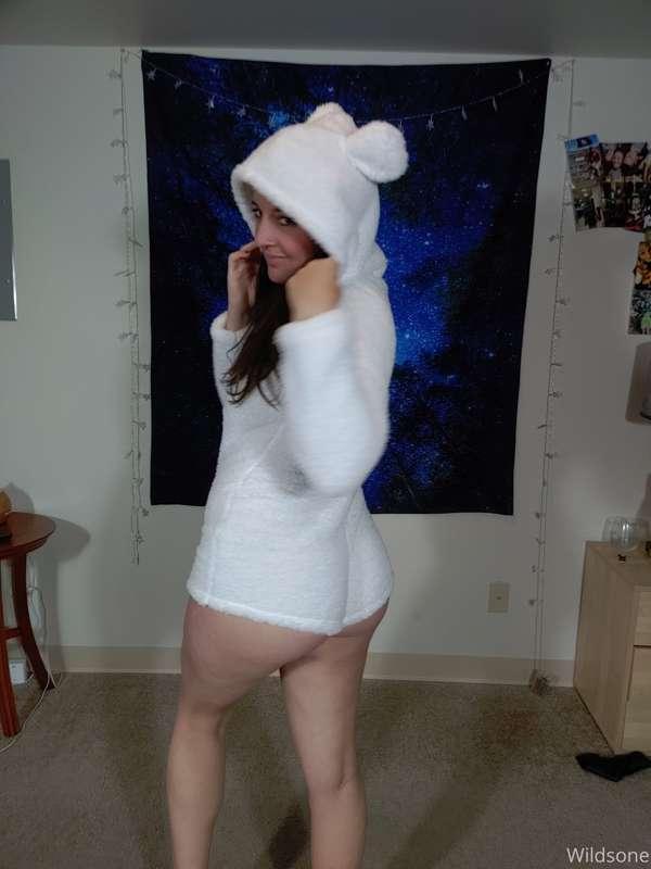 Sneaky little polar bear >=] RaWr