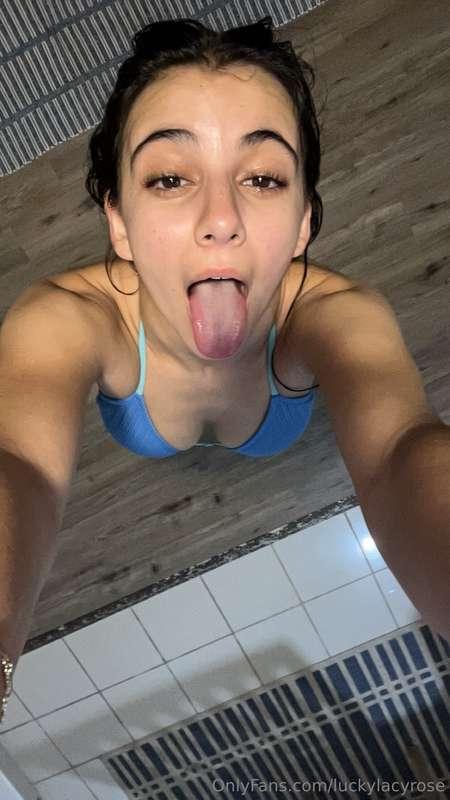 luckylacyrose image #0