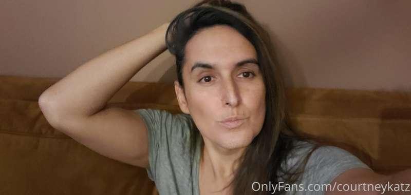 Hello all. Today, I am gonna get my ass together, do my brow..