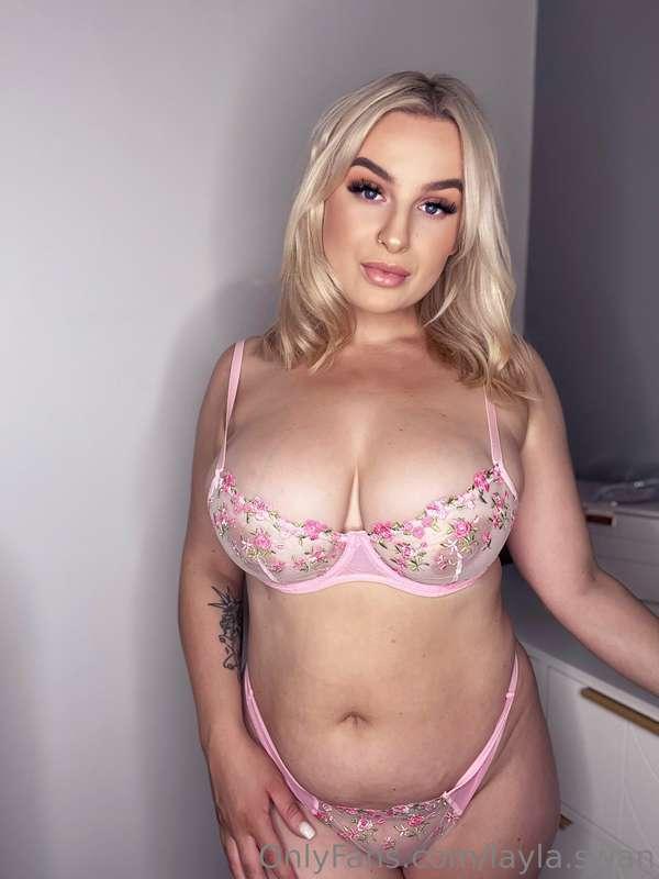Wanna see me take this off?