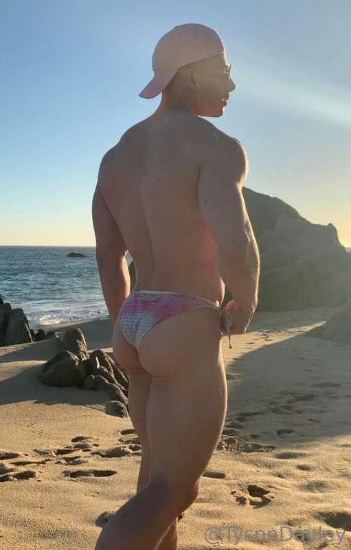 Reminiscing on booty-ful backgrounds 🥲 Gonna be somewhere wa..