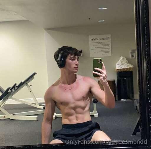 I’m ABS-olutely bored and horny… Hi/t me up to see what else..