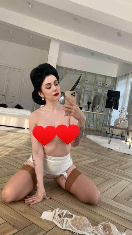 Such wonderful topless selfies! I like them and you should check how beautiful and tender my sweet pink nipples in this day light! ☺️ 

#fyp #topless #selfie #bigtits #boobs #nsfw 