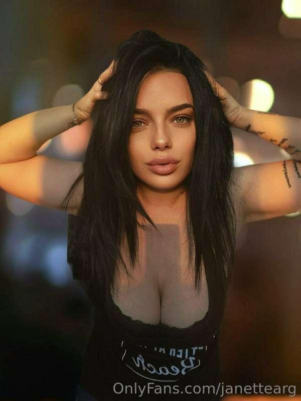Don't let me play with my pussy alone ! Help me , is free ! ..