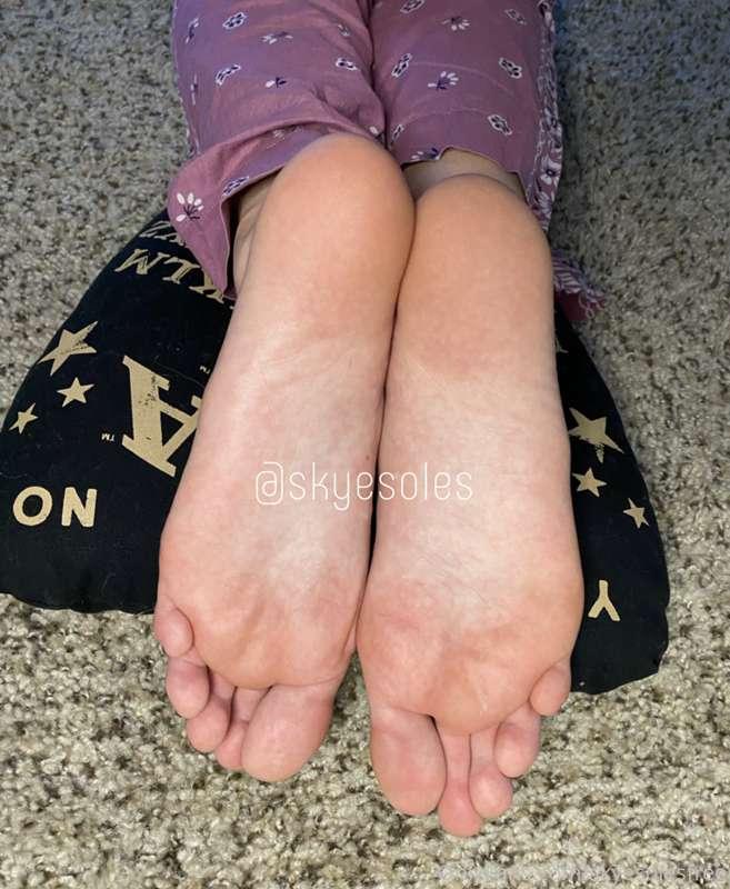 you’re missing out by not subbing to @skyesoles ((🤫deal is a..