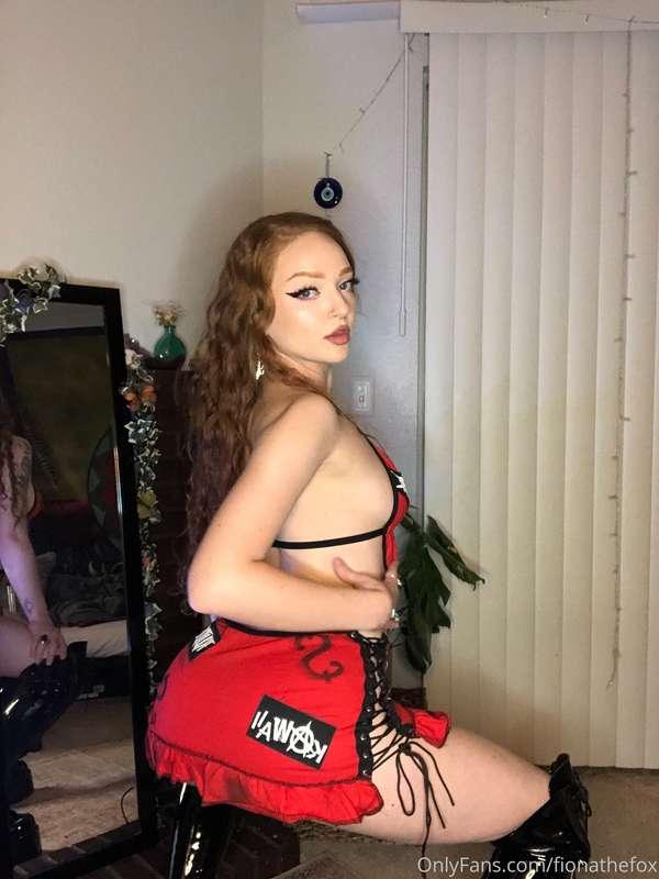 from the back 👏🏼‼️ booty shots + panties to the side