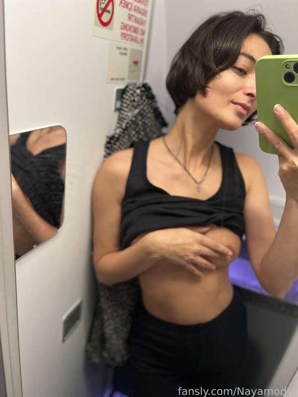 Hello 👋 it’s me 😈

#fyp #flight #topless #tease #sexy #private #petite 
