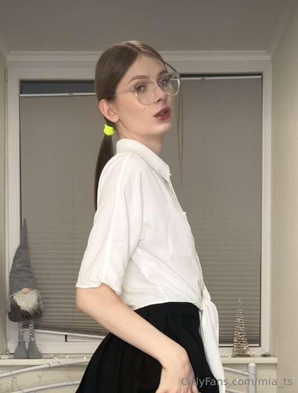 I'm delighted with my summer blouse and skirt! 💖🌸 I love how..