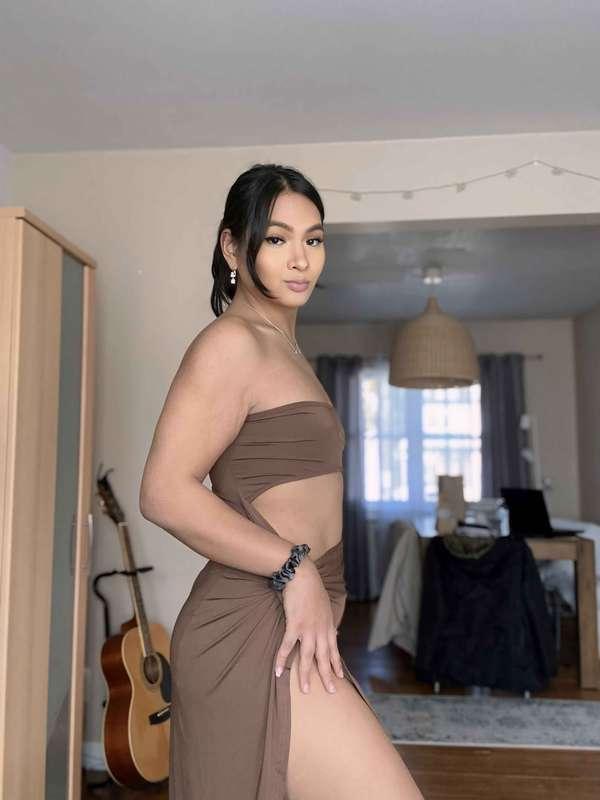 I’ve got your favorite kind of secret under my dress 😏