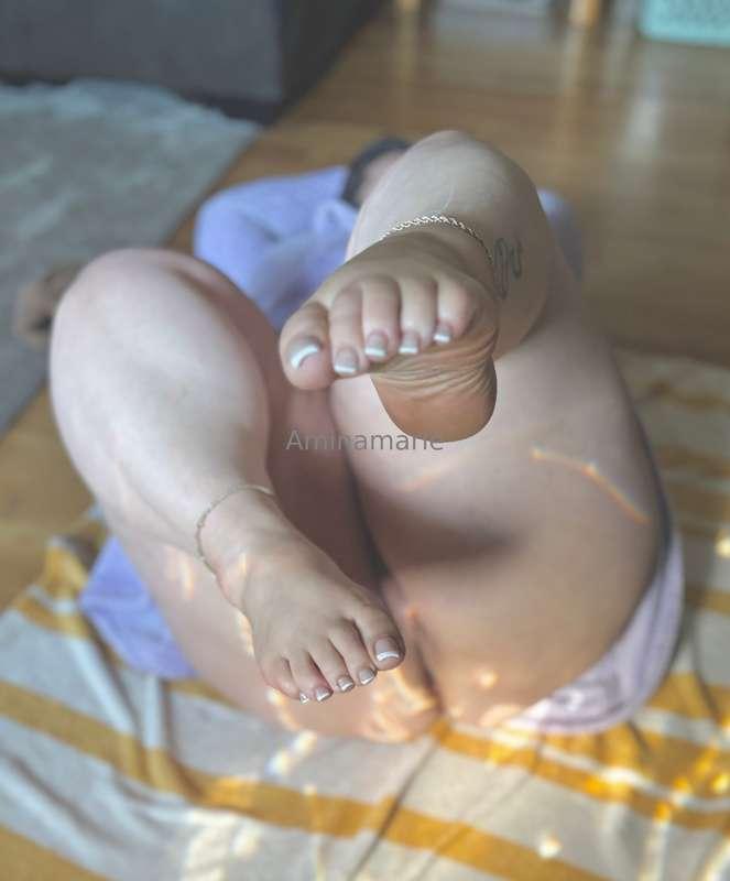 I love when the sun comes in and gives me the good natural l..